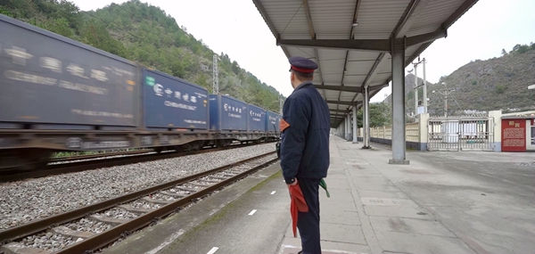 ������Ա�ϸ�ִ�нӷ�����ҵ��׼��