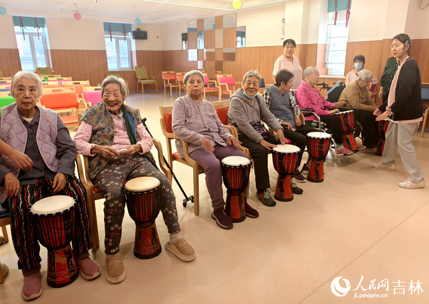 ����԰���ϻ����������ģ���������һ��ѧ�ùġ����������� ��˼����