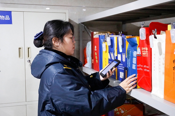 ͼΪ������վ���˹�����Աͨ���ֳ������ն˾�׼�����ÿ���ʧ��Ʒ����֣���� �㣩