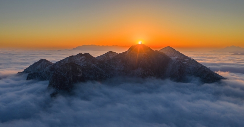 �ƺ��ճ���Ⱥɽ׳������ѧ����