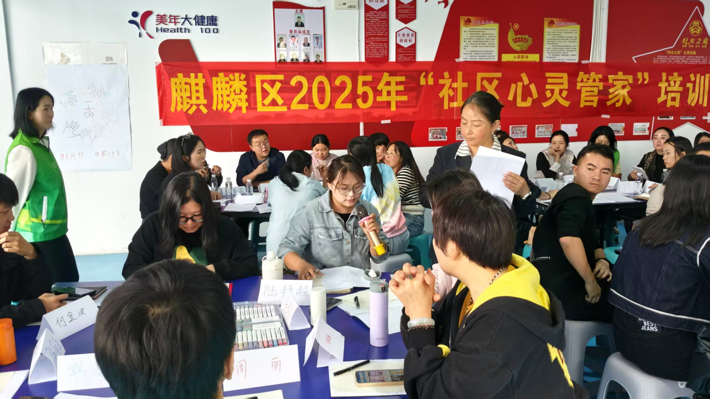 2025年,陈娟举办公益讲座29场、团体辅导10场,累计服务超1万人次。受访人供图