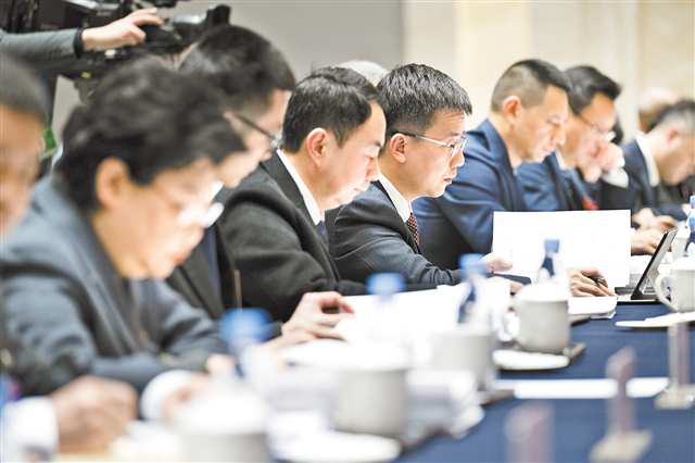 һ�¶�ʮ���գ���ϯ�������˴��Ĵλ���Ĵ��������������������档���� �Ŵ��� ��\�Ӿ�����