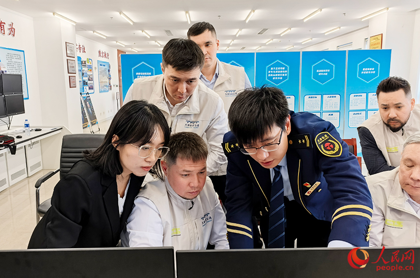 �޺���˹�������ѧԱϸ�½���ʵ��Ҫ�㡣���������� �ս���