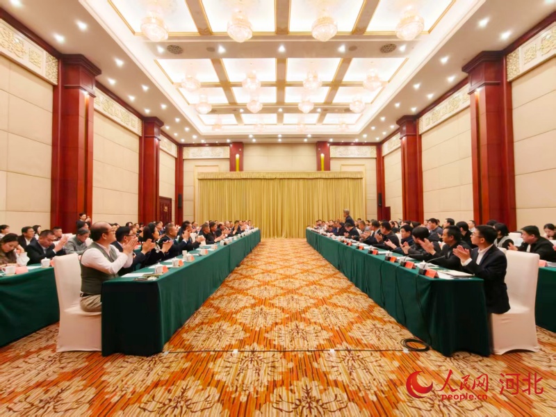 1��27�գ��ӱ�ʡ��ɫ��ҵ��Ⱥ��ҵ��ʡ��Э�۰�ίԱ�������Ȱ������Խӻ���ʯ��ׯ���С����������� ��������