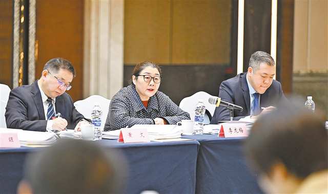 1��30�գ��������˴��Ĵλ������ס�أ������Ƿ�����顰ʮ���塱�滮��Ҫ�ݰ������˴��������÷������м���ͯ�Ͷ���������顣���� �ޱ� ��/�Ӿ�����