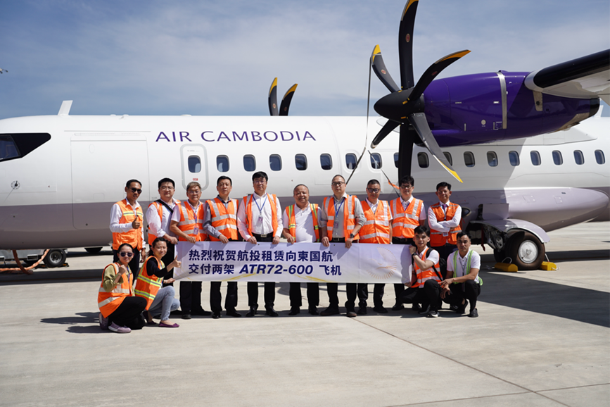 ͼΪ���Ϻ�Ͷ���޳ɹ������������ATR72-600�ɻ���֣�ݺ��ո�����ͼ