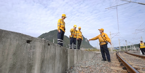 �Ͷ���ȫ�����ֳ���