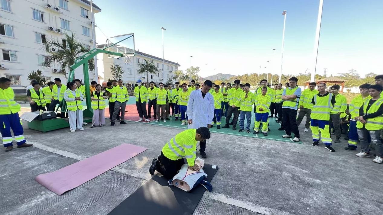 ����ʡ��һ����ҽԺԮ��ҽ�ƶӽ����ķθ�����ѵ������ʡ��һ����ҽԺԮ��ҽ�ƶӹ�ͼ