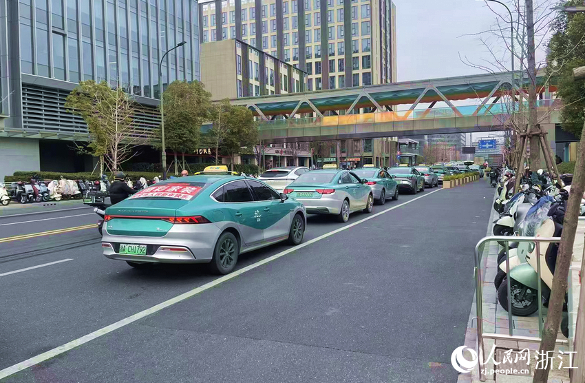 λÓÚº¼Öݶ«Õ¾¶«¹ã³¡¸½½üµÄ·Ç»ú¶¯³µµÀ¡£ÈËÃñÍø¼ÇÕß ¹ùÑïÉã