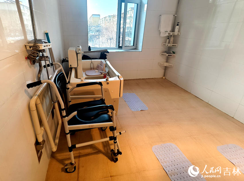 ���������Ϻ����������ڵ�������ԡ�ҡ����������� ��˼����