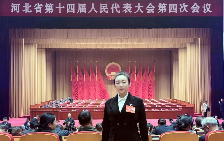 �ӱ��˴���������������������������ѧУ��У�������ơ��ܷ��߹�ͼ