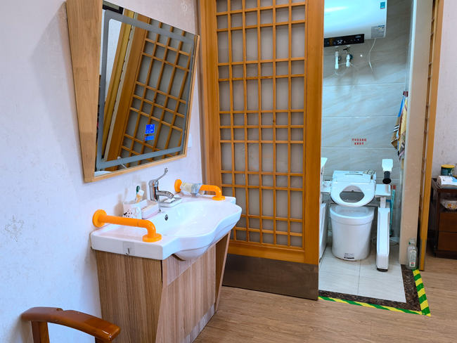 ����Ժ�ڵ����ϻ���ơ����������� ��������