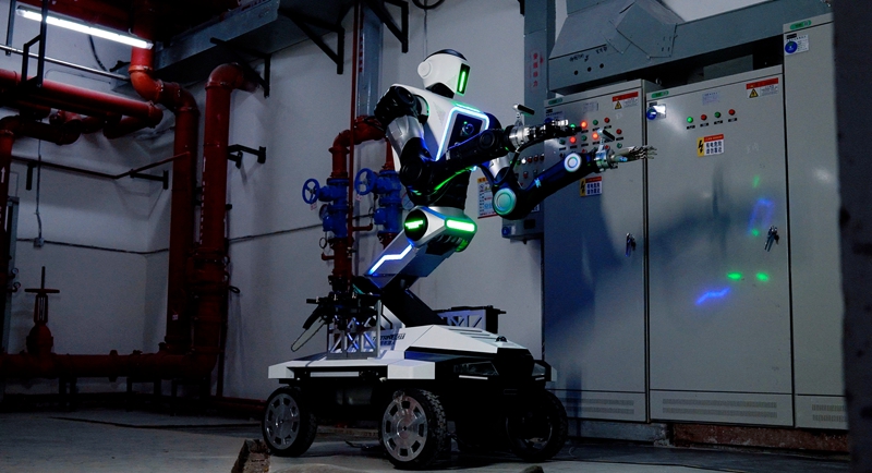 在机房巡检的天魁1号。天创机器人供图