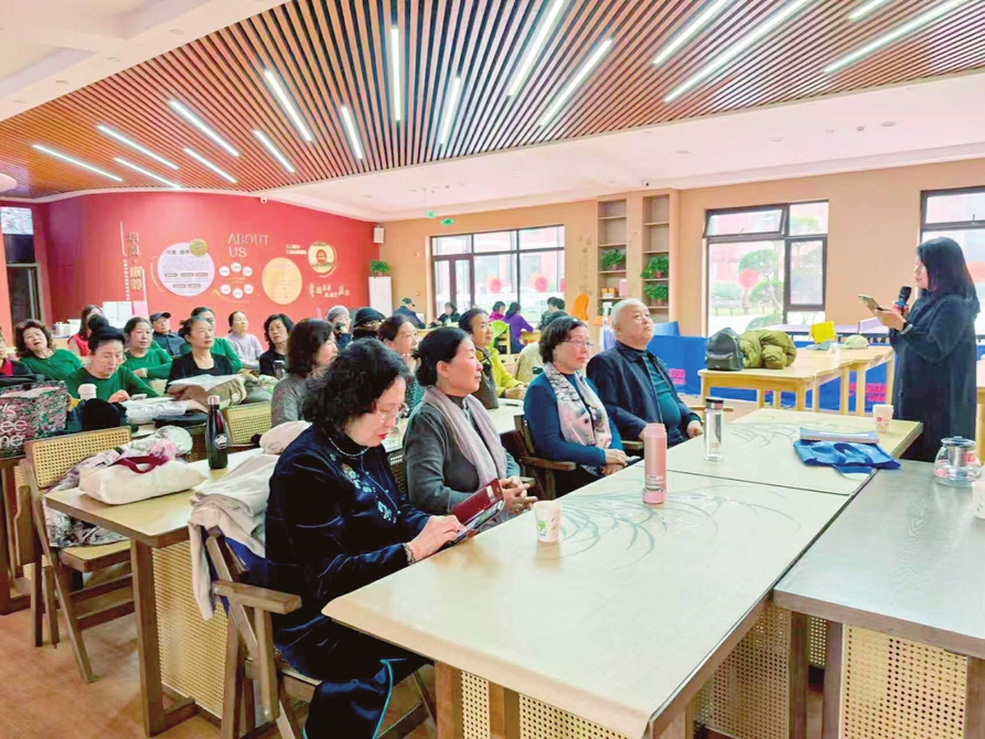 �������ܴ������ɡ��ۼ��ǻ������Ӽ����Ϸ������Ĺ�����ԱΪ��������֯��չ����֪ʶ��������ѩ����