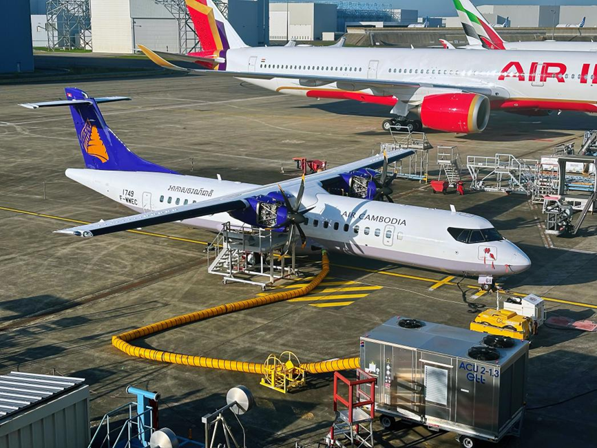 ͼΪ���Ϻ�Ͷ���޳ɹ������������ATR72-600�ɻ���֣�ݺ��ո�����ͼ