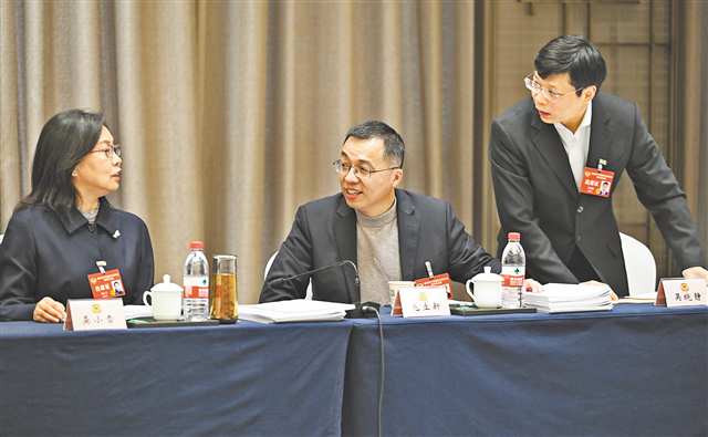 1��28�գ��μ�����Э�����Ĵλ����ίԱ���ڻ����϶�������������������������档���� �Ž��� ��/�Ӿ�����