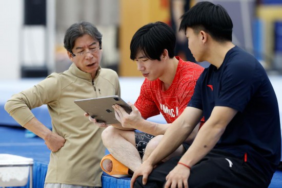 1��31�գ��Ų��㣨�У����й�������ٶӽ������鳤����������һ��鿴ѵ��¼���»������ ������ ��