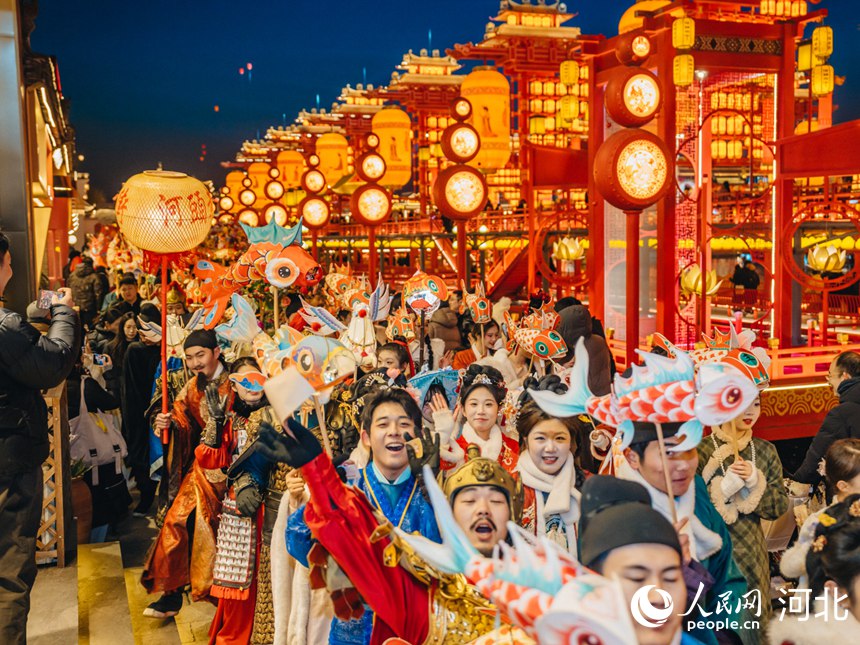 ������Ա�����ǧ��Ѳ�ζ��飬�����������ķ羰������������ �̷���