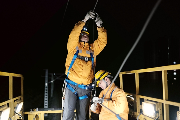 ������Ա�ڵ�������λ�á�Ī�ǈ���