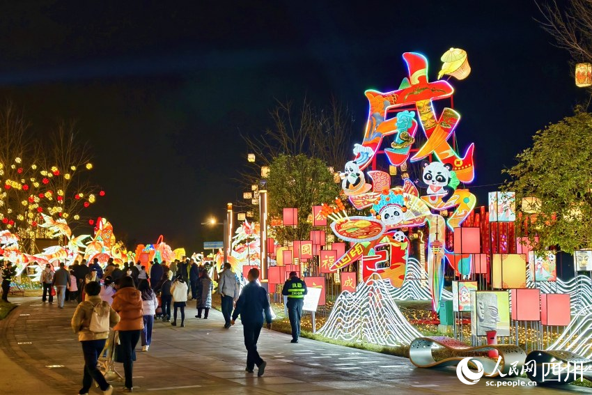 µÚ55½ì³É¶¼¹ú¼ÊÐÜèµÆ»áÏÖ³¡¡£ÈËÃñÍø ÕÔ׿ÀÖÉã