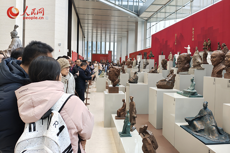 �������ڲι�չ�������������� Τ������