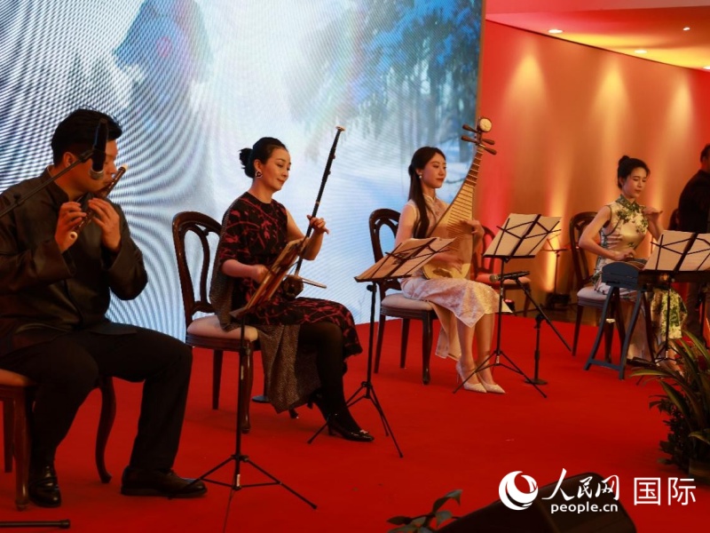 �й�����ѧԺ�������������ֳ����ࡶ�������������Һ��ҵ��������ϲ���󡷵��й��������֣��Լ�������衶��·�ԡ���Ӯ���������������������� �º�����