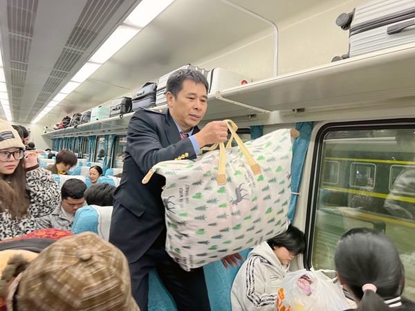 �г�Ա���ڰ��ÿ�������������