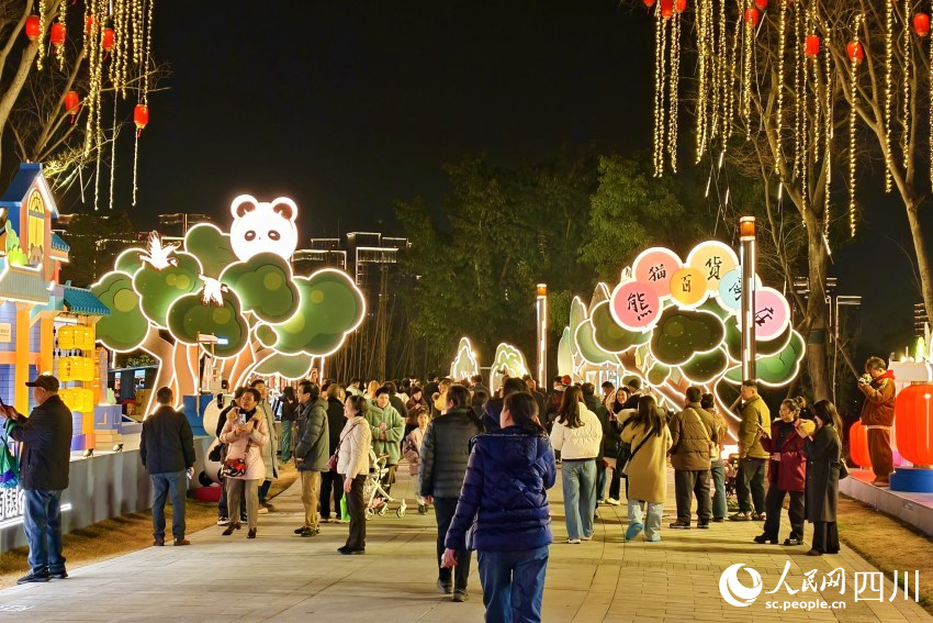 µÚ55½ì³É¶¼¹ú¼ÊÐÜèµÆ»áÏÖ³¡¡£ÈËÃñÍø ÕÔ׿ÀÖÉã