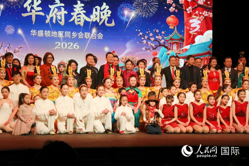 1���������������������׶��������Ӱ�����Ļ��Ȼ��˴����Ļ�ʢ��֮һ��ͼΪ�α����ݳ���Ա��Ӱ�� ���������� ��־ΰ��