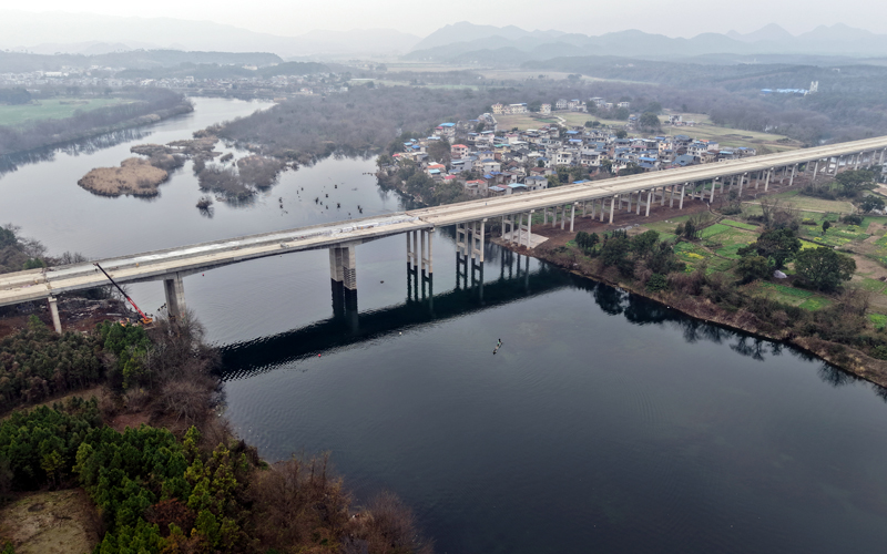 �潭�ش��ţ����˱��֣�������ɼ����潭֮�ϡ���������