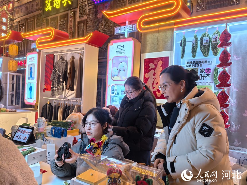 ������������������Ʒ��ֱ��ר���ĸ���ë��չ�����������������ƽ顣���������� �̷���