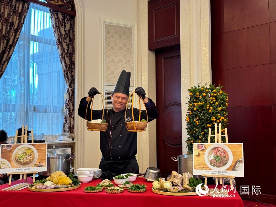 2026��2��5�գ�Խ�ϳ�ʦ��Խ�Ϻӷ����ֳ�չʾ����Խ�Ϻӷ۵�ʳ�ġ� ���������� лӨ��