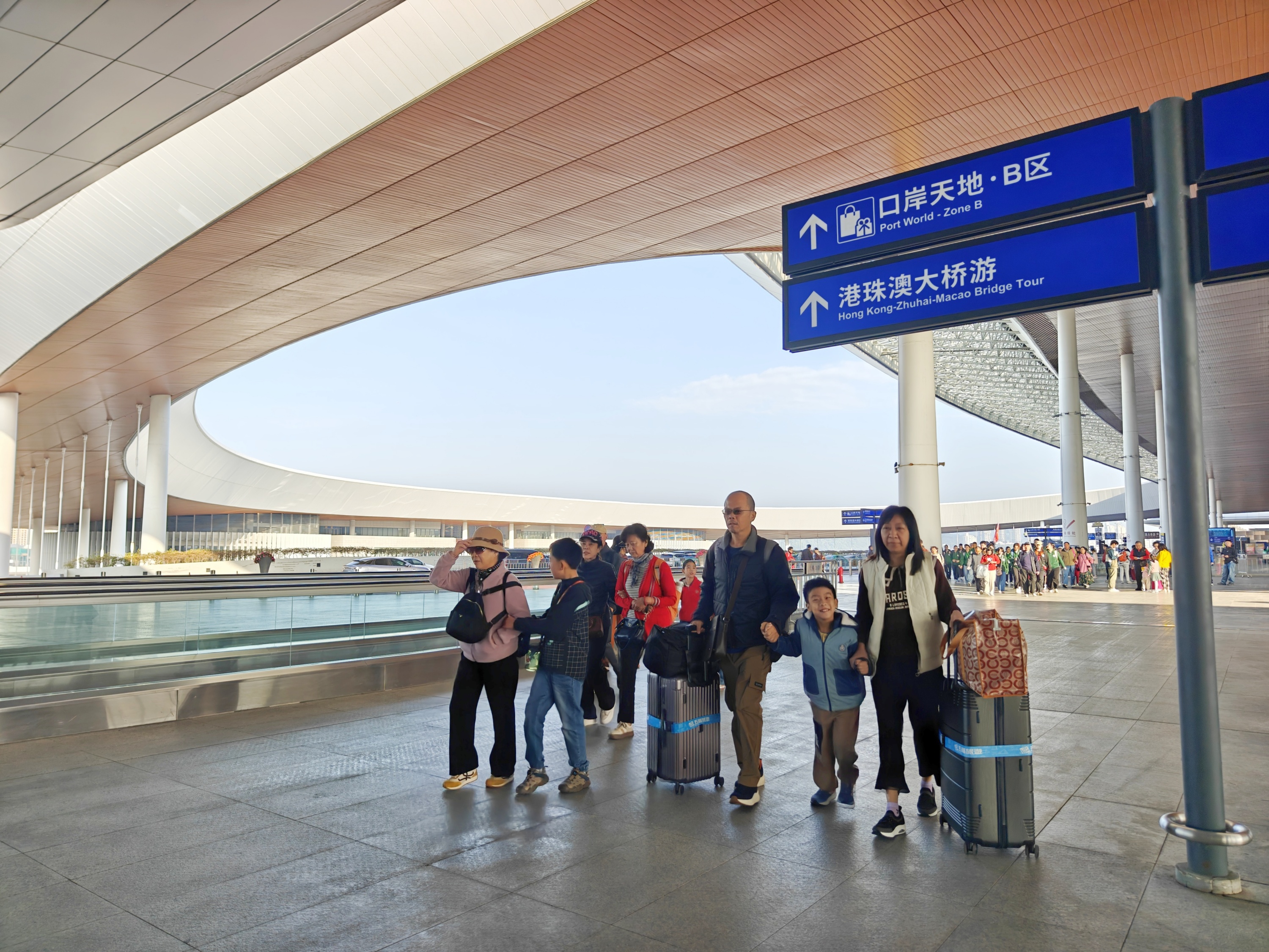 ���˽���ʱ������Ĵ����麣��·�ڰ����ÿ�Я���ѳ��У�׼������ǰ�����š����������� ���ŵ���