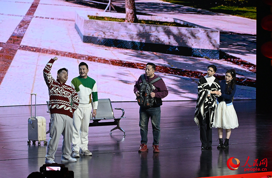 歌舞、小品等节目展现了天津乡村振兴成果及乡村文化底蕴。人民网记者 孙一凡摄