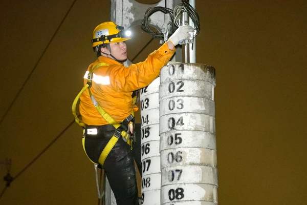 ��������μ����Ǹɼ��Ӵ�������װ�á�ֲ������