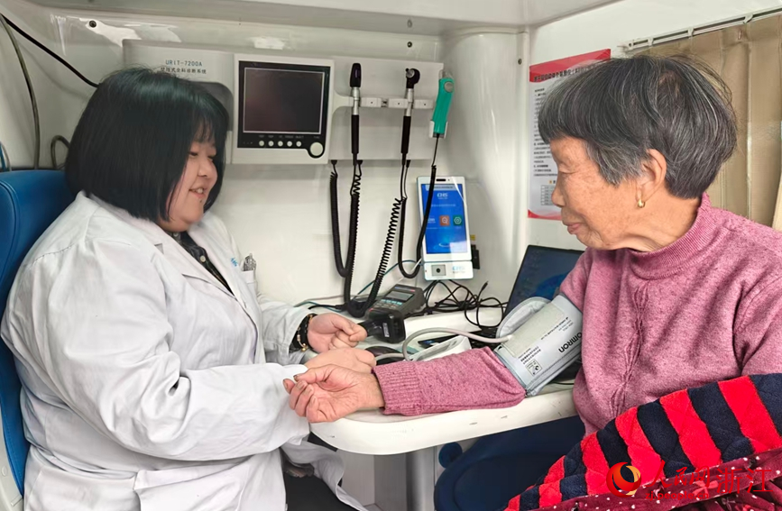 ��Դ�������Ѳ�ﳵ�ڲ���Ѫѹ������������ �ŷ���