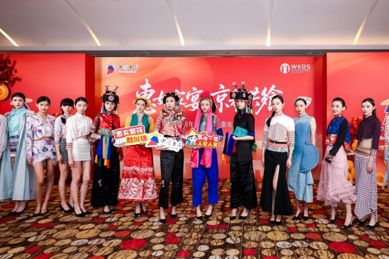 ����Ů����ʤ�ƽ���ʱװ�㡣���췽��ͼ��