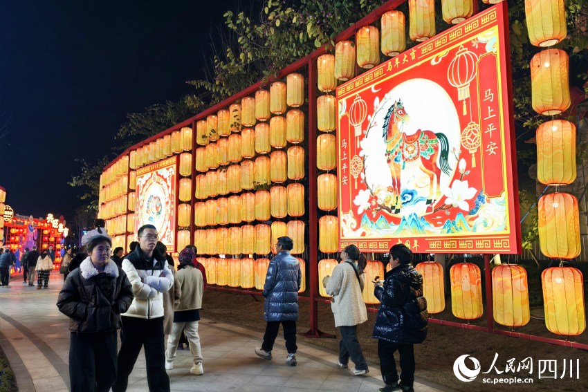 µÚ55½ì³É¶¼¹ú¼ÊÐÜèµÆ»áÏÖ³¡¡£ÈËÃñÍø ÕÔ׿ÀÖÉã