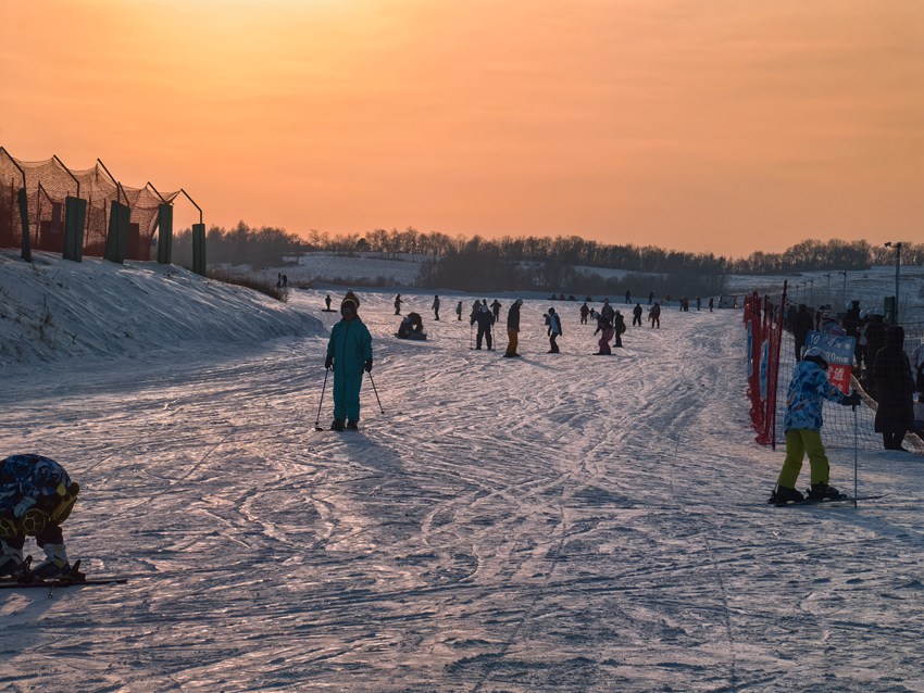 ҹĻ�µ�ѩ�������������� ����Ծ��