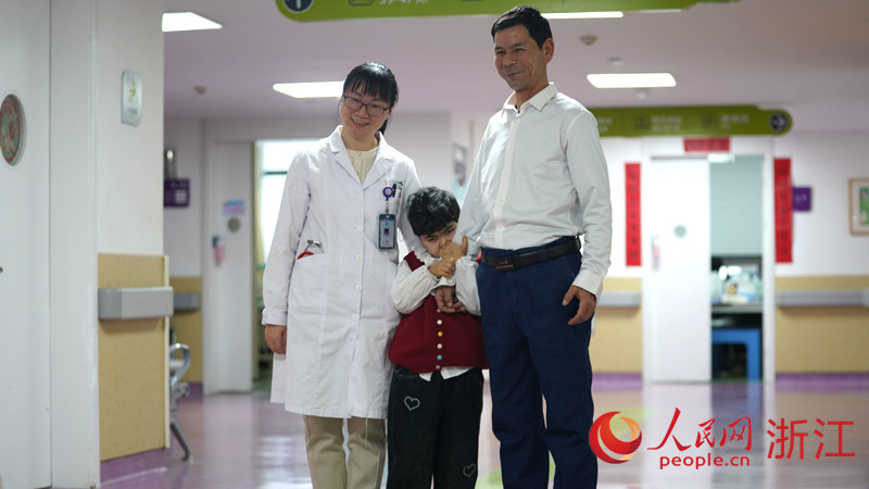 ��Ժǰ��С����һ�������������󣩺�Ӱ������������ ��½���