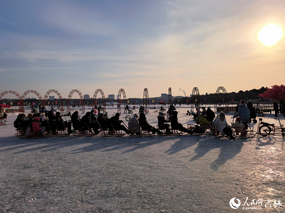 2��18�գ� �ڳ������Ϻ���԰������ ���𳵡� �ɳۣ����������´������������� ����Ԫ��