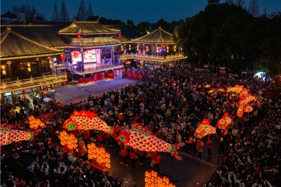 2��18���������������ӹ�����ǧյ����������𣬴������ҹ�Ρ��������� ��F� ��