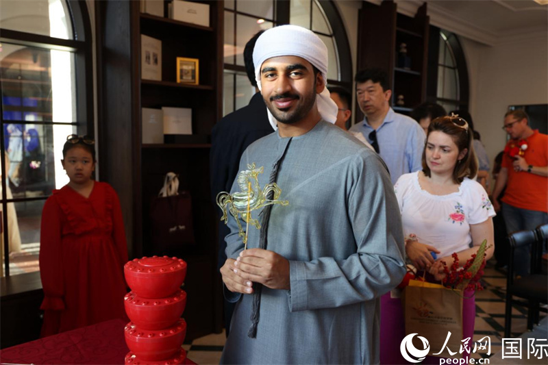 �������������й���ͳ�ǻ�����������ϲ�졣���������� ��־����