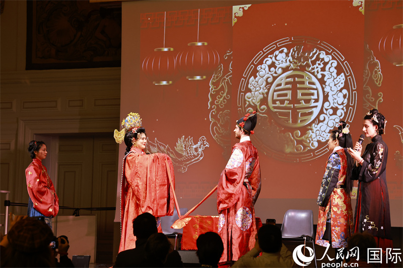 丙午马年法国汉风新春盛典现场。人民网记者 尚凯元摄