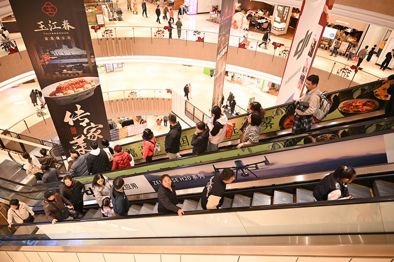 2��16�գ��ϰ����ϱ�·ĳ�̳������������ڴ˹�����ѡ����� л��ǿ ��