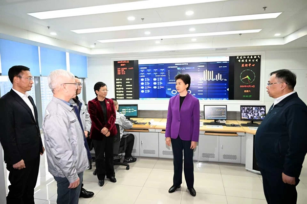 �����������������쳽ȼ���������ι�˾ȼ�����м�����ģ��˽�ȼ����ȫ�������������ظ�λ��һ�߹�����Ա���Ͻ���ף����