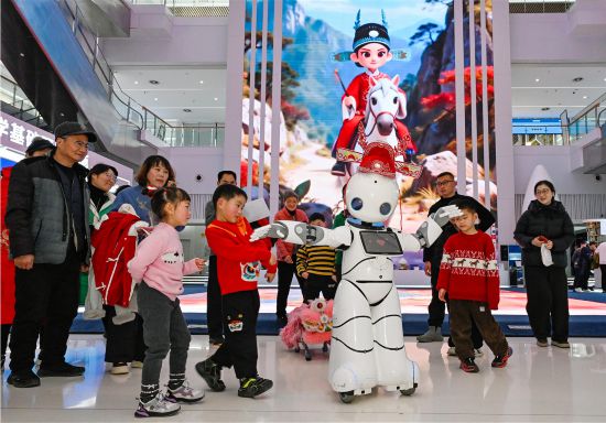 2��19�գ��ڰ��մ��¹ݾٰ�ġ�AI�����˿���̽��չ���ϣ�����ۿ������˱��ݻ�÷Ϸ���������� ��F� ��