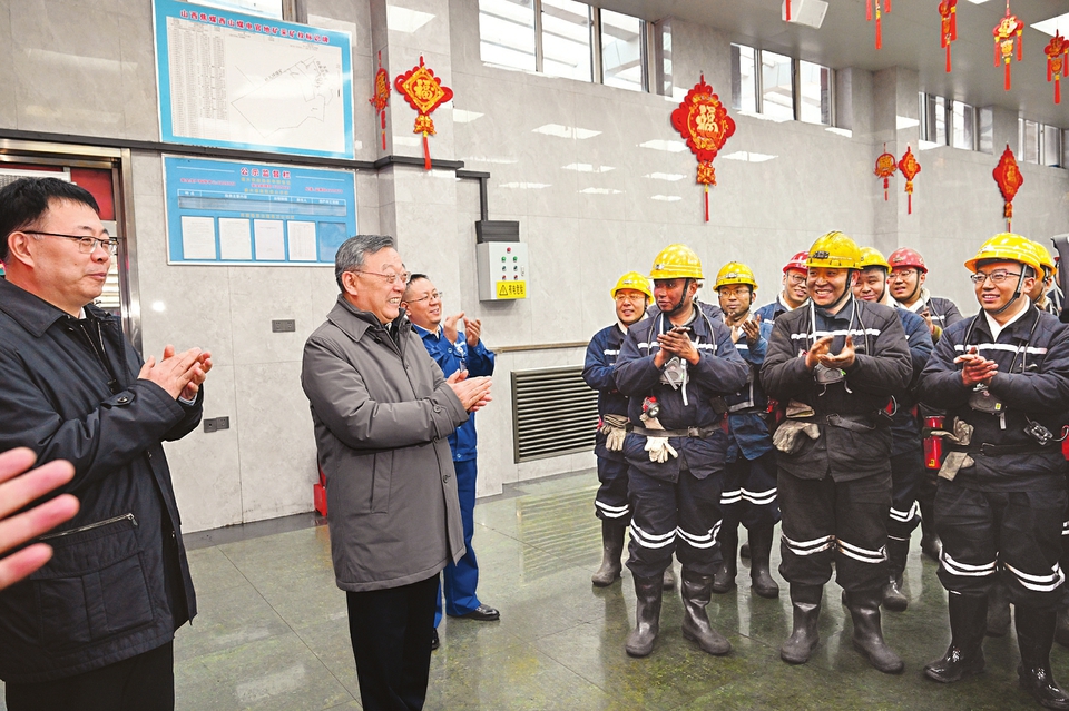 �´��ѽڼ�������֮�ʣ�ʡί����Ƶǽ���̫ԭ���м�鰲ȫ�������������ڵȹ���������ο��һ��ú���˺�����ָսԱ���򴺽��ڼ���ظ�λ�Ĺ��ɲ�ְ�����Գ�ֿ�ʺ���´�ף��������ʷ������