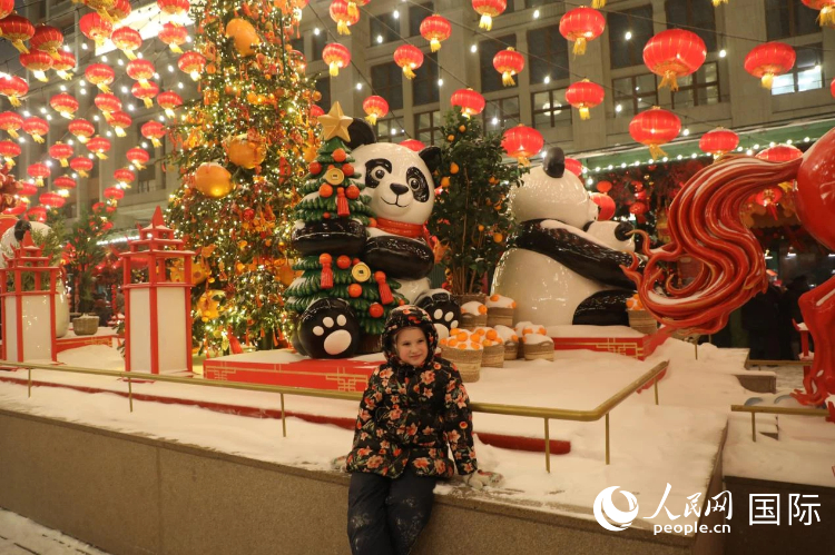 ͼΪ����˹С�����ڻ�ֳ�ͬ��������װ�κ�Ӱ������������ Ф������