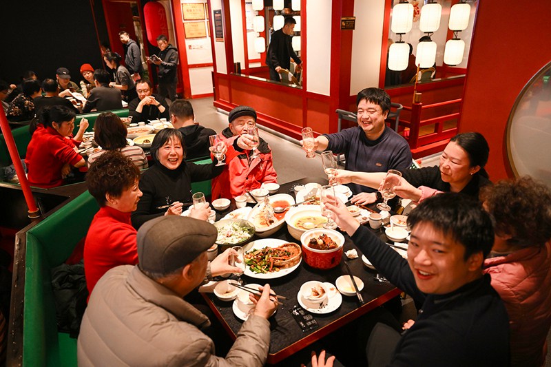 2026��2��16�գ��ϰ����ϱ�·ĳ�̳�������ٱ���ף������ л��ǿ ��